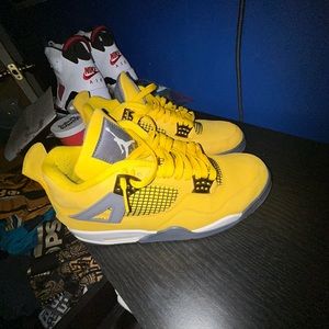 Jordan 4 lightning Size 11